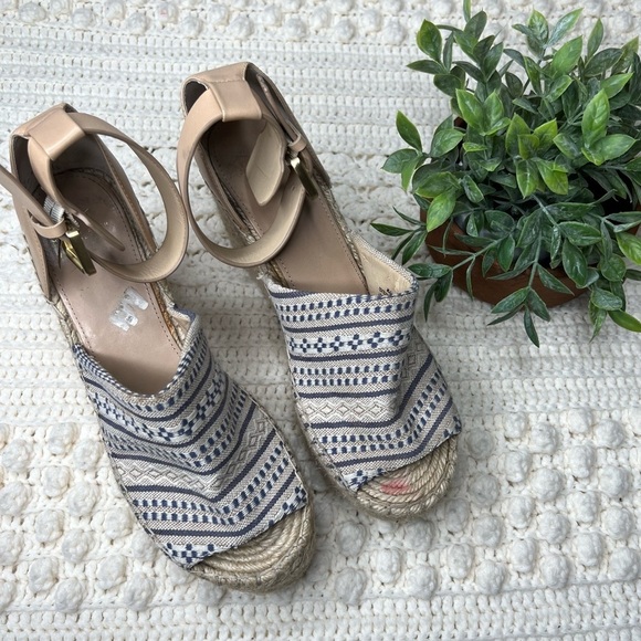 MARC FISHER Women’s Adalyn 2 Boho Printed Wedge Platform Sandal Cream Blue 11 - Picture 15 of 15